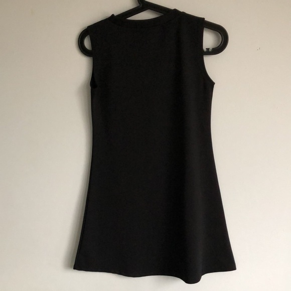 Little black dress with tight neckline - Picture 4 of 4